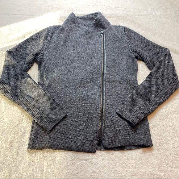 Vince Gray 100% Merino Wool Moto Knit Sweater Jacket Size Small - Picture 1 of 15